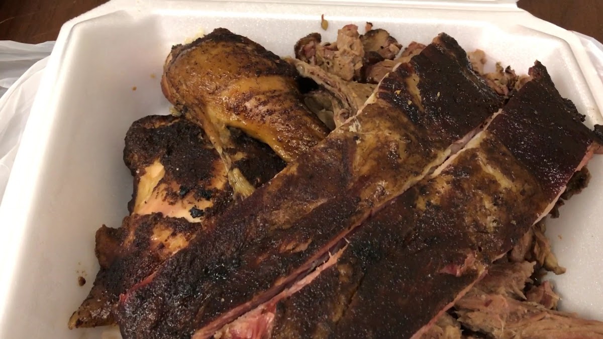 Fred Cotten's Landmark Bbq Photo 2