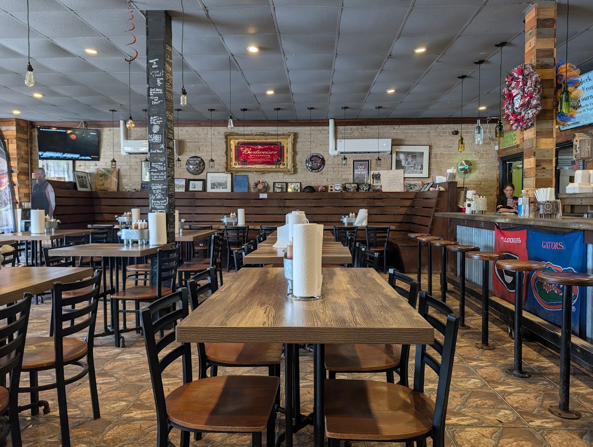 Fred Cotten's Landmark Bbq Photo 4