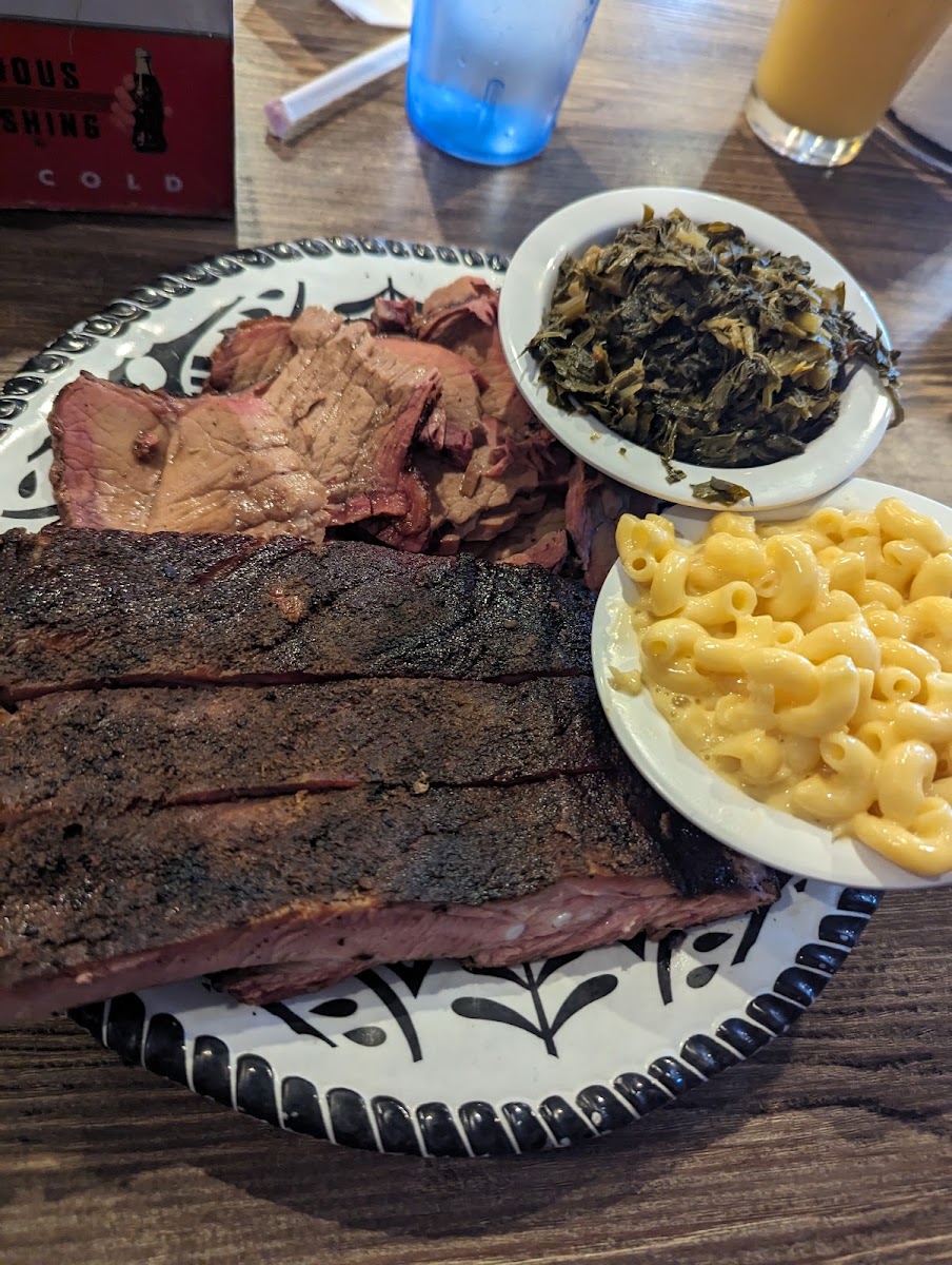 Fred Cotten's Landmark Bbq Photo 6