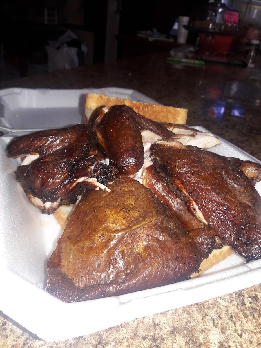 Fred Cotten's Landmark Bbq Photo 7
